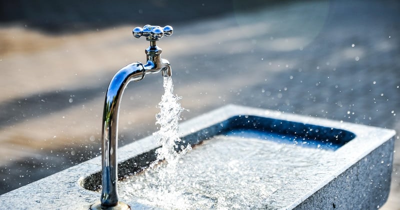 Déboucher un évier avec des produits naturels : 5 astuces efficaces et écologiques